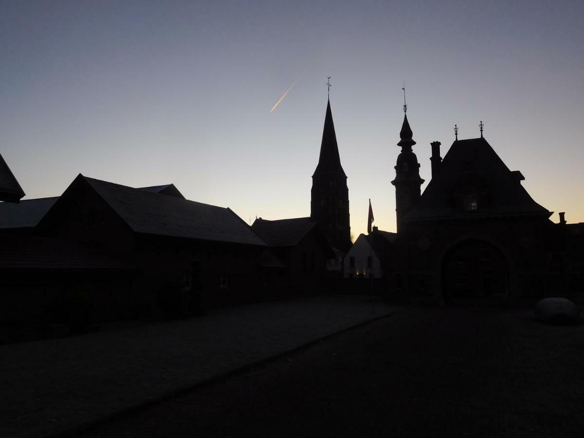 B & B Kasteelhoeve Borgharen - マーストリヒト エクステリア 写真
